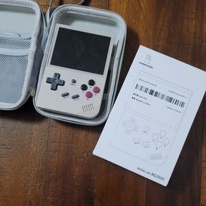 Anbernic RG35XX with SD Card + Carrying Case